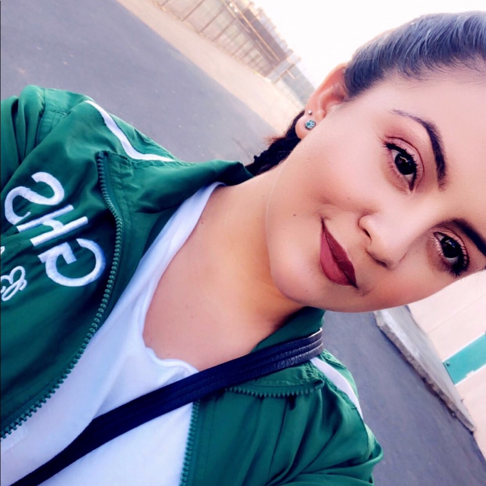 Meet your Posher, Bella